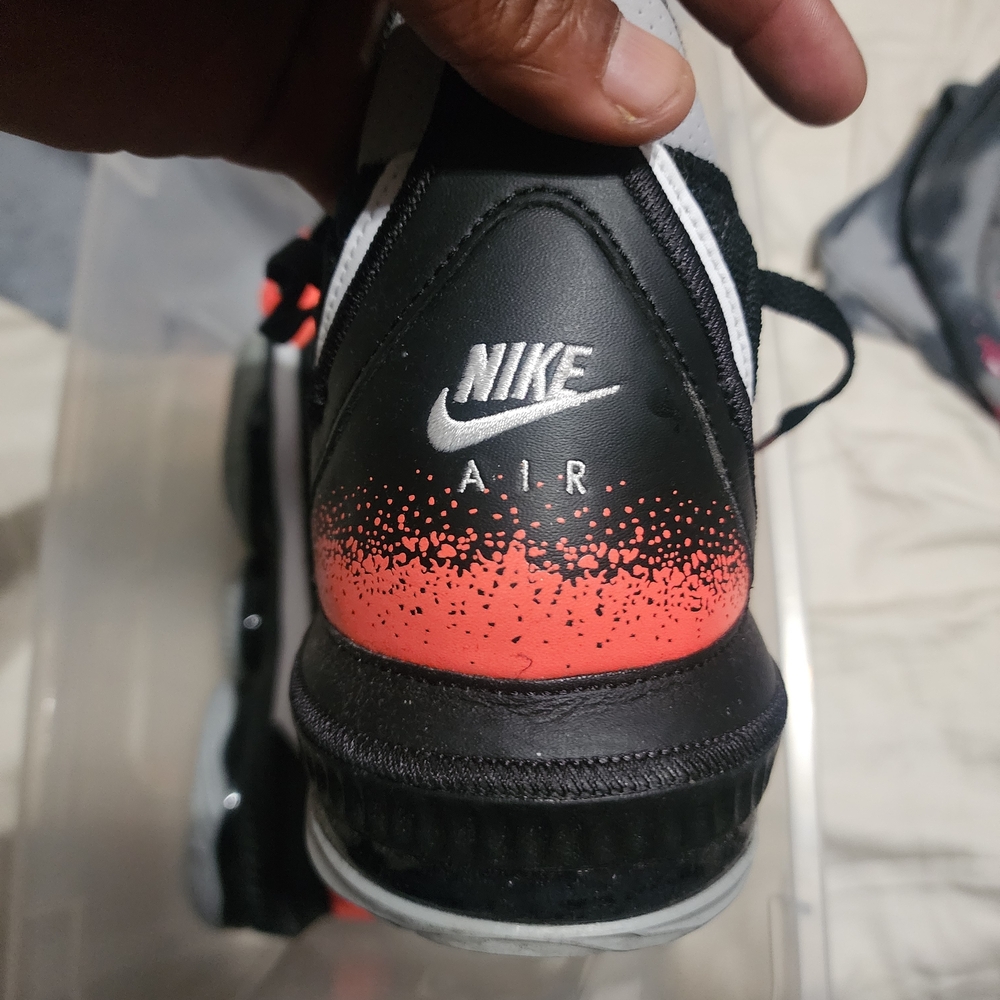 Nike Lebrons Size 11 - Picture 3 of 3